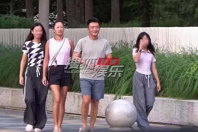 山东文旅厅通报“店主称举报文物遗失后被5部门检查15次”:疑似遗失文物初步认定为青花瓷器残片,仍需调查核实,当地已组建联合调查组