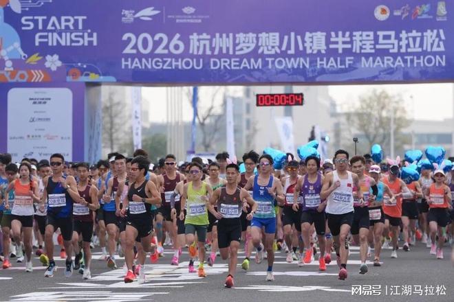 皇马夏窗砸重金,夺冠概率反而不如巴萨?说实话,皇马球迷这个夏天的心情大概比伯纳乌的天还复杂