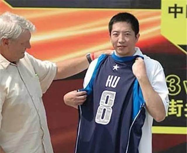 利兹联3400万镑新援首秀:对抗凶狠传球亮眼,一次漏人成瑕疵