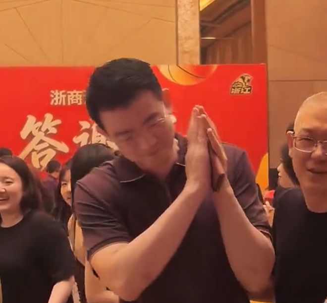 队记：如果篮网与小波特未达成续约 他很可能被球队交易