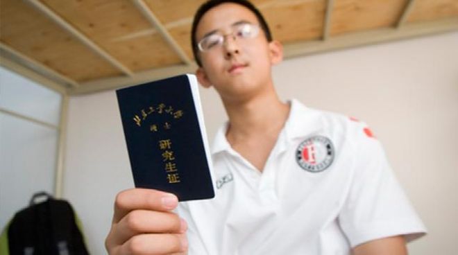 F1最危险的空气动力学,车底那条缝,是怎么把赛车一步步逼到失控的边缘