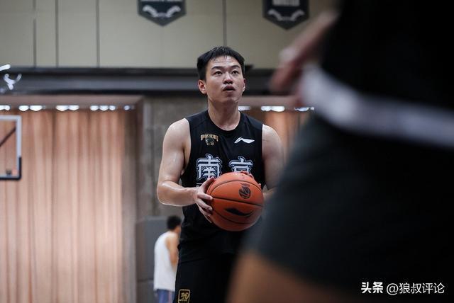 帕雷德斯:我在最后几次拼抢中抽筋了,但没什么大碍