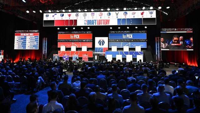 热刺7000万镑追荷兰铁卫,德泽尔比后防豪阵浮现