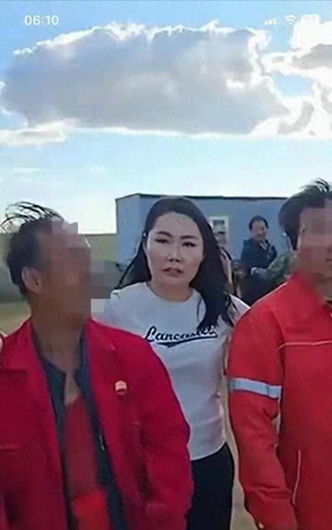 兹维列夫夺冠后,被问及家暴争议后中断采访:就此打住吧!