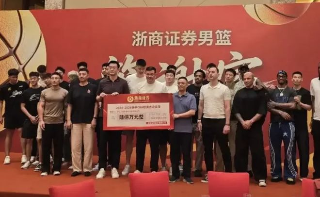 队记：如果篮网与小波特未达成续约 他很可能被球队交易