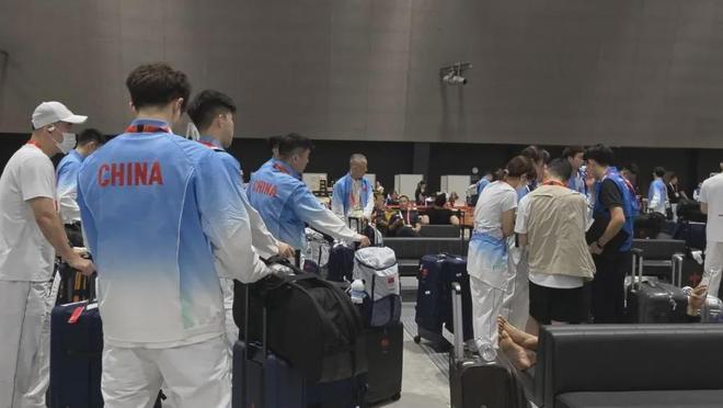 旧将:米兰现在没总监没主帅,伊布却还在解说世界杯