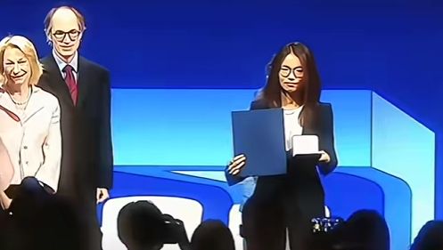 染红后微笑离场!前国脚怒批韦世豪:不顾集体利益 惯犯 永远改不了