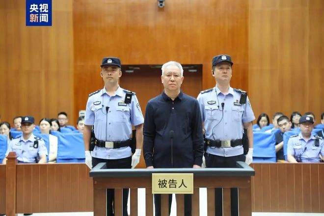 从看台到监狱,中国足球这二十年到底烂在哪?