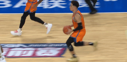 卡塞米罗称梅西为“足球之神”：我来只为了和史上最佳一起踢球