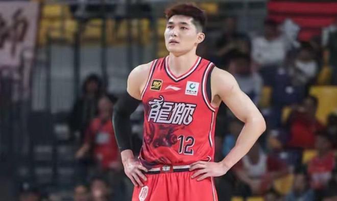 轰30分20板8帽!中国女篮15岁2米04新星崛起:看齐偶像韩旭?